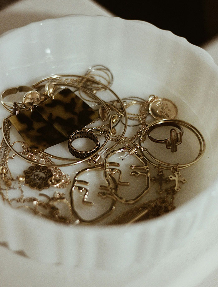 Woman Realizes She’s Been “Accidentally Poisoning” Herself For Months After Removing Earrings Woman Realizes She’s Been “Accidentally Poisoning” Herself For Months After Removing Earrings