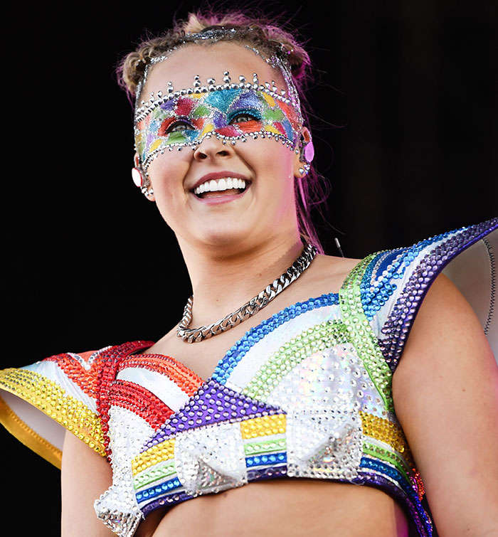 JoJo Siwa’s Plan To Use Three Different Surrogates To Have Triplets Is Slammed JoJo Siwa’s Plan To Use Three Different Surrogates To Have Triplets Is Slammed