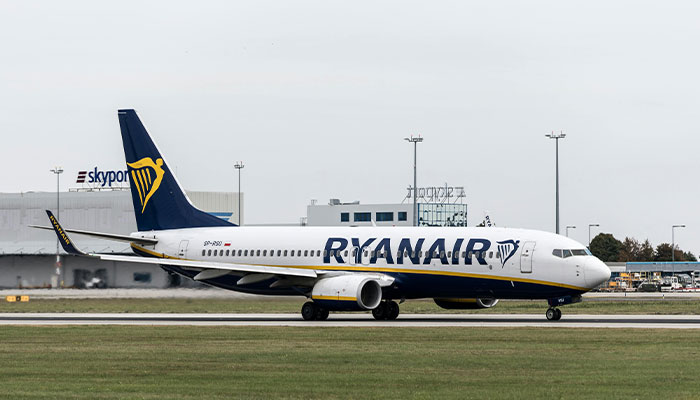 After Woman Refuses To Switch Seats, Mid-Air “Mass Brawl” Forces Emergency Landing After Woman Refuses To Switch Seats, Mid-Air “Mass Brawl” Forces Emergency Landing