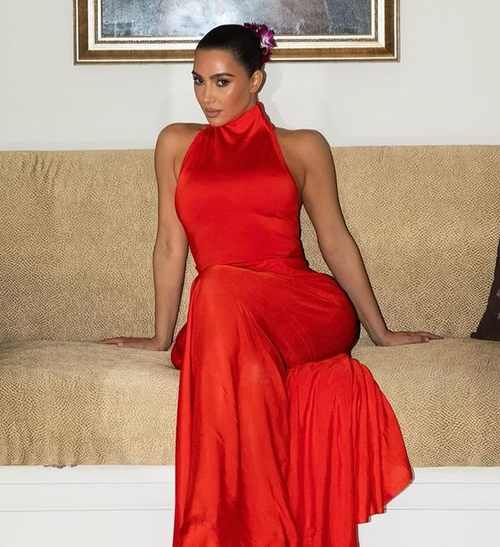 Kim Kardashian Serves Indian Food “Just For The Camera” Years After Calling It “Disgusting” Kim Kardashian Serves Indian Food “Just For The Camera” Years After Calling It “Disgusting”