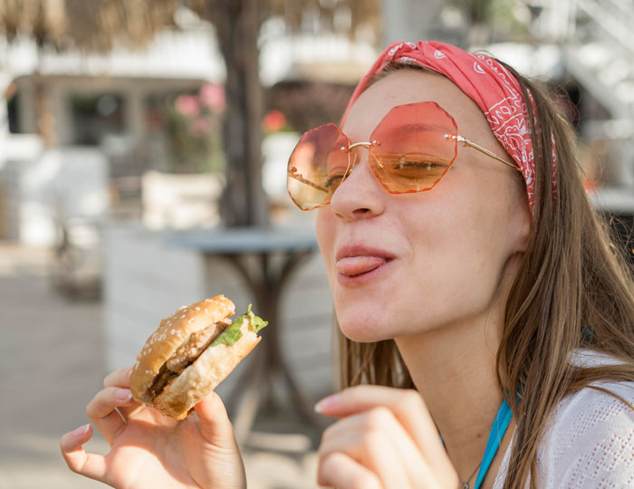 Dad Takes Hungry 15YO To Fast Food Place, Tells Her To Order Her Food, She Can’t Do It Dad Takes Hungry 15YO To Fast Food Place, Tells Her To Order Her Food, She Can’t Do It