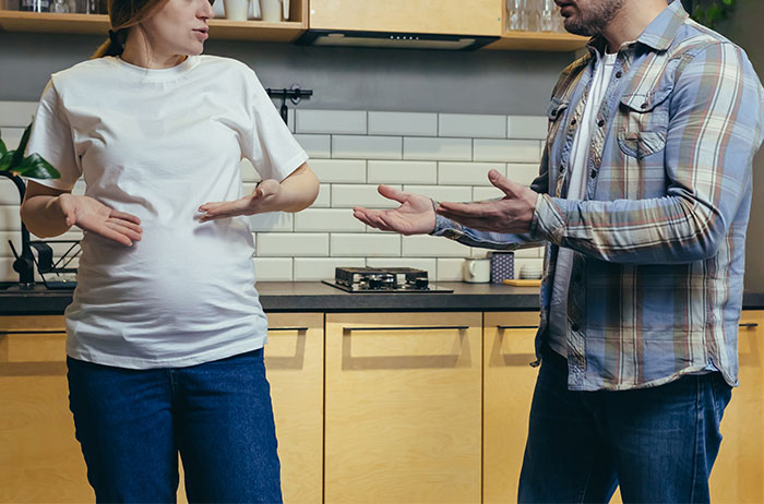 “Pregnancy Doesn’t Give You A Right To Act Non-Human”: Man Kicks Sister Out Of His Apartment “Pregnancy Doesn’t Give You A Right To Act Non-Human”: Man Kicks Sister Out Of His Apartment