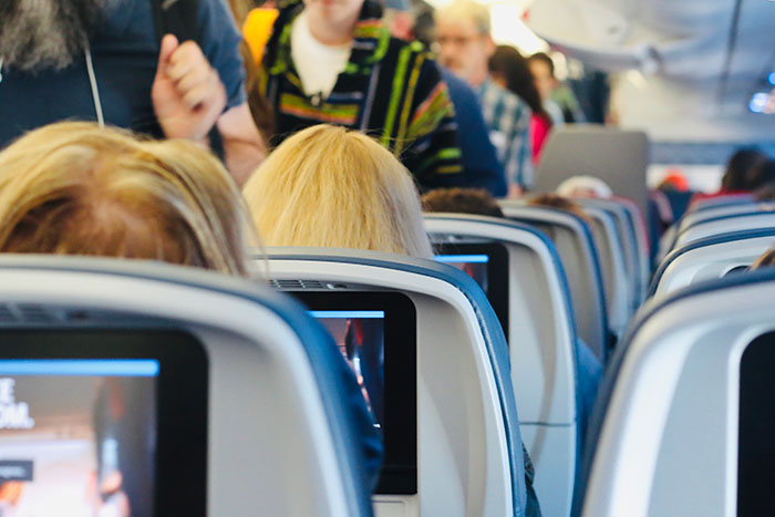 "I Wasn't Talking To You": Entitled Passenger Demands Reclining Seat, Gets Owned By The Copilot "I Wasn't Talking To You": Entitled Passenger Demands Reclining Seat, Gets Owned By The Copilot