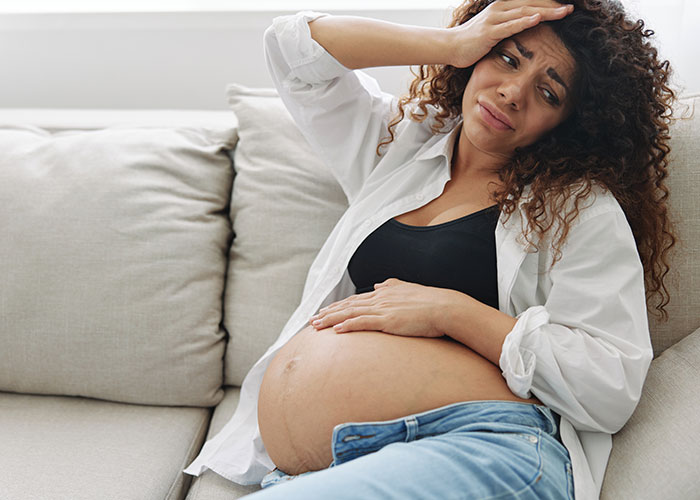 12-Hour Flight Turns Torturously Awkward After Man Refuses To Give Up Seat To Heavily Pregnant Passenger 12-Hour Flight Turns Torturously Awkward After Man Refuses To Give Up Seat To Heavily Pregnant Passenger