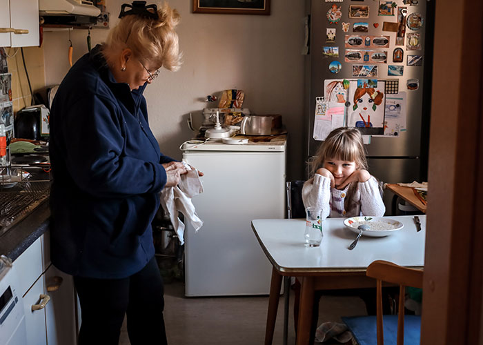 5 Y.O.’s ‘Modern’ Eating Habits Anger Grandma, She Tries To Overthrow Them But Gets Kicked Out 5 Y.O.’s ‘Modern’ Eating Habits Anger Grandma, She Tries To Overthrow Them But Gets Kicked Out