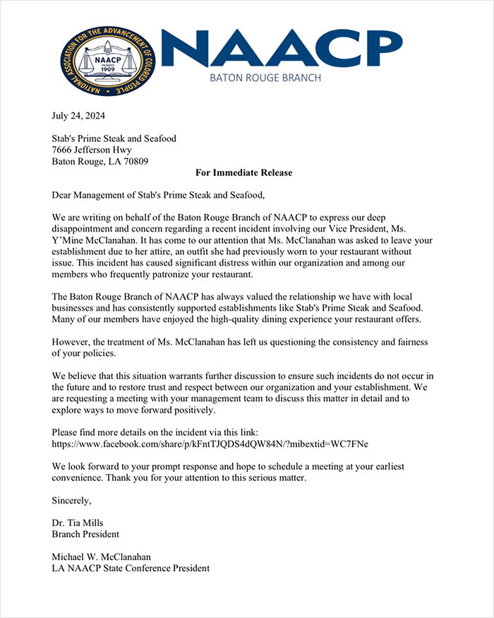 “We Have Buckled Down On Our Dress Code”: Woman Kicked Out Of Restaurant Over “Revealing” Outfit “We Have Buckled Down On Our Dress Code”: Woman Kicked Out Of Restaurant Over “Revealing” Outfit