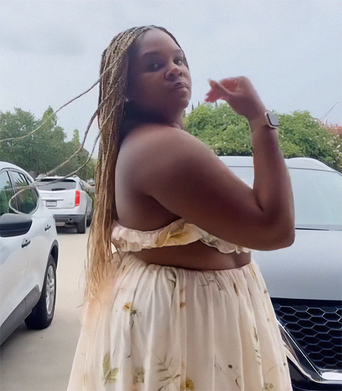 “We Have Buckled Down On Our Dress Code”: Woman Kicked Out Of Restaurant Over “Revealing” Outfit “We Have Buckled Down On Our Dress Code”: Woman Kicked Out Of Restaurant Over “Revealing” Outfit