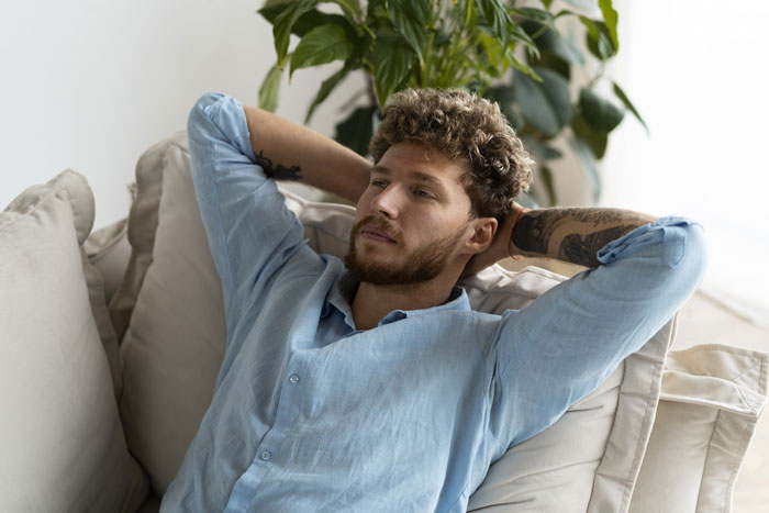 BF 'Surprises' GF By Moving Into Her House Without Prior Warning, She Refuses, Gets Dumped BF 'Surprises' GF By Moving Into Her House Without Prior Warning, She Refuses, Gets Dumped