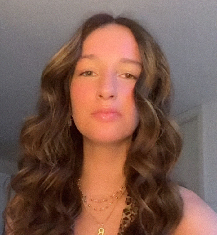 Internet Shows Zero Sympathy After Woman Complains Three Guys Watched Her Get Robbed Internet Shows Zero Sympathy After Woman Complains Three Guys Watched Her Get Robbed