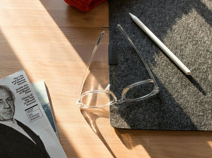 Woman Loses Glasses On Weekend Away With Friends, Suddenly Spots Them In Friend’s Photo Online Woman Loses Glasses On Weekend Away With Friends, Suddenly Spots Them In Friend’s Photo Online