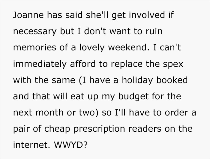 Woman Loses Glasses On Weekend Away With Friends, Suddenly Spots Them In Friend’s Photo Online Woman Loses Glasses On Weekend Away With Friends, Suddenly Spots Them In Friend’s Photo Online