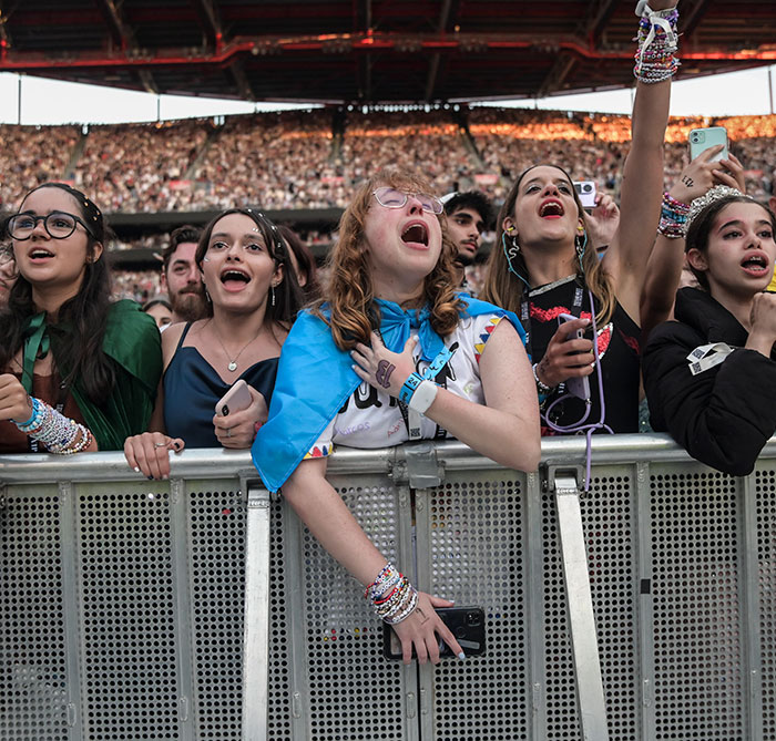 After Taylor Swift Fans Report “Post-Concert Amnesia,” Experts Shed Light On Strange Phenomenon After Taylor Swift Fans Report “Post-Concert Amnesia,” Experts Shed Light On Strange Phenomenon