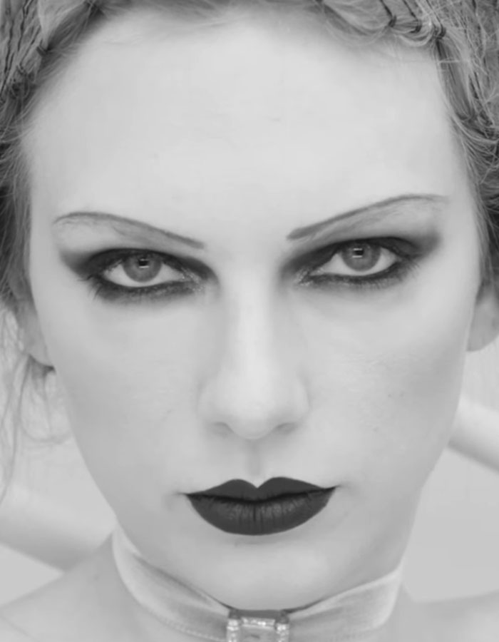 “Childless” And “Unmarried” Taylor Swift Criticisms In New Op-Ed Spark Misogyny Accusations “Childless” And “Unmarried” Taylor Swift Criticisms In New Op-Ed Spark Misogyny Accusations