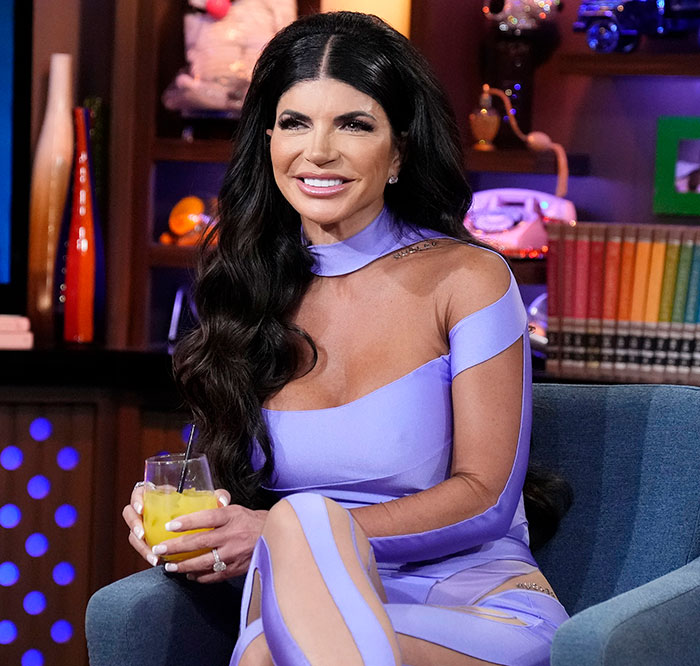 “Winner Of The Worst Photo Edit”: Fans Stunned By Teresa Giudice’s Photoshop Fail “Winner Of The Worst Photo Edit”: Fans Stunned By Teresa Giudice’s Photoshop Fail