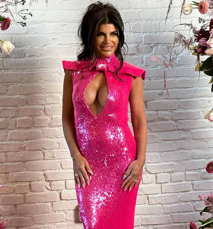 “Winner Of The Worst Photo Edit”: Fans Stunned By Teresa Giudice’s Photoshop Fail “Winner Of The Worst Photo Edit”: Fans Stunned By Teresa Giudice’s Photoshop Fail