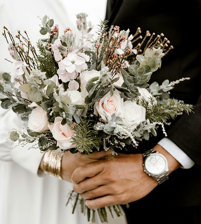 “Enjoy My Gift, Which Will Be Sent In Spirit”: Couple’s Wedding Invite Blasted As “Entitled” “Enjoy My Gift, Which Will Be Sent In Spirit”: Couple’s Wedding Invite Blasted As “Entitled”