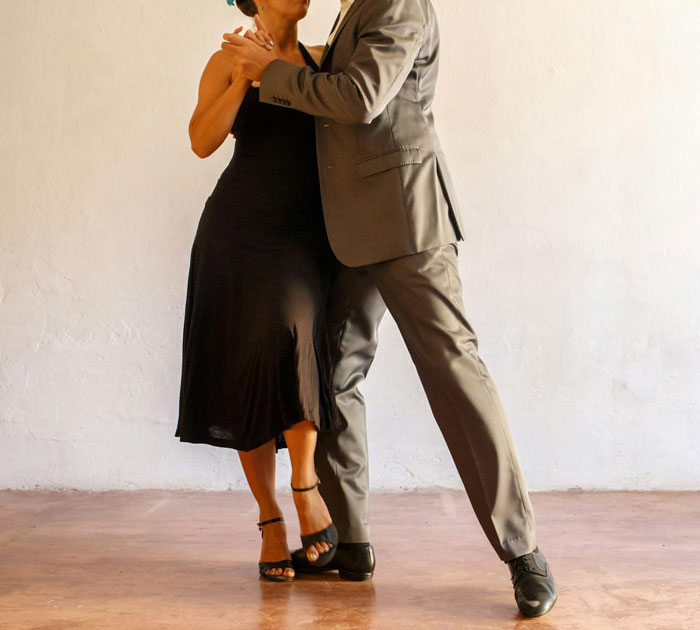 Man Brushes Off Wife’s Concern About His Relationship With His Sister, People Have Their Doubts Man Brushes Off Wife’s Concern About His Relationship With His Sister, People Have Their Doubts