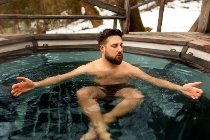 "Nude Hot Spring Guy" Is Shocked After Woman Tells Him To Wear Clothes Because She Brought Her Kids "Nude Hot Spring Guy" Is Shocked After Woman Tells Him To Wear Clothes Because She Brought Her Kids