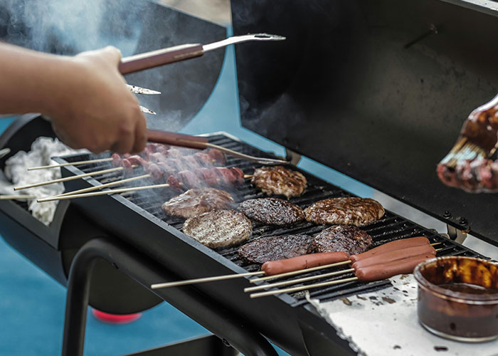 Woman Invites Herself To A Friend’s House To Throw A Party For Family And Friends, Gets Ghosted Woman Invites Herself To A Friend’s House To Throw A Party For Family And Friends, Gets Ghosted