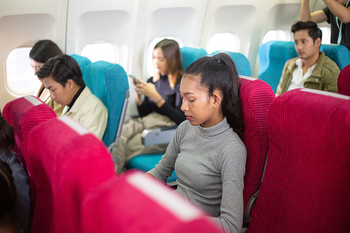 “None Of Her Pains Are My Concern”: Woman Sparks 5-Hour Mid-Flight Drama By Refusing To Help A Pregnant Woman “None Of Her Pains Are My Concern”: Woman Sparks 5-Hour Mid-Flight Drama By Refusing To Help A Pregnant Woman