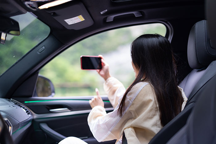 Aggressive Jerk Driver Turns Into A “Frightened Rabbit” After Their Threat To Beat Up A Woman Backfires Aggressive Jerk Driver Turns Into A “Frightened Rabbit” After Their Threat To Beat Up A Woman Backfires