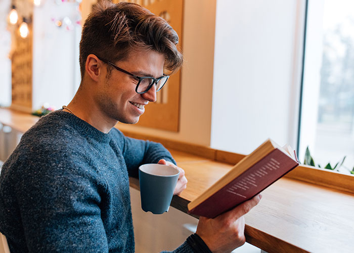 Women Roll Their Eyes At Friends Sharing Their “Icks” As Trend Reaches Peak Absurdity Women Roll Their Eyes At Friends Sharing Their “Icks” As Trend Reaches Peak Absurdity