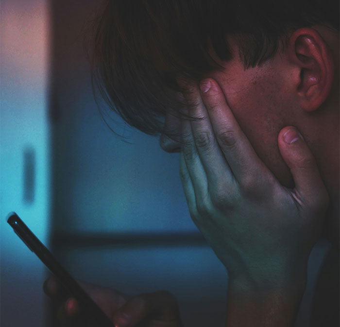 Kid Hides Phone To Track Dad’s Location For A Sneaky THC Hit, Discovers His Secret Instead Kid Hides Phone To Track Dad’s Location For A Sneaky THC Hit, Discovers His Secret Instead