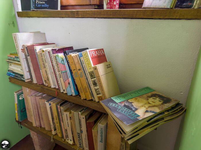 In A Bookworm’s Paradise: A Cozy Neighborhood Library In The Czech Republic In A Bookworm’s Paradise: A Cozy Neighborhood Library In The Czech Republic