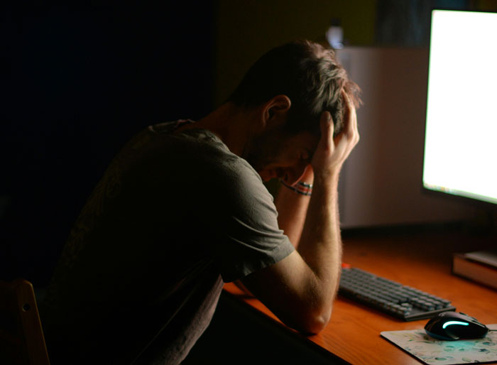 Kid Hides Phone To Track Dad’s Location For A Sneaky THC Hit, Discovers His Secret Instead Kid Hides Phone To Track Dad’s Location For A Sneaky THC Hit, Discovers His Secret Instead