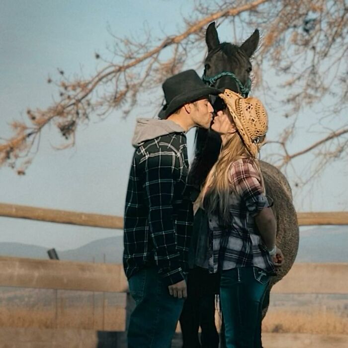 A Special Bond Between A Rescue Horse And His Owner’s Fiancé Is Melting Hearts On The Internet A Special Bond Between A Rescue Horse And His Owner’s Fiancé Is Melting Hearts On The Internet