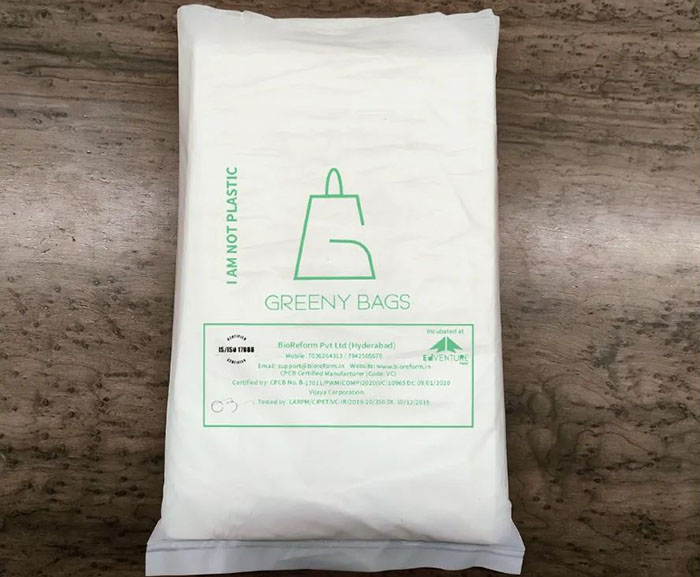 Startup Goes Viral Online After Creating A Near-Perfect Plastic Bag Alternative Made From Corn Waste Startup Goes Viral Online After Creating A Near-Perfect Plastic Bag Alternative Made From Corn Waste