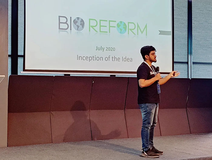 Startup Goes Viral Online After Creating A Near-Perfect Plastic Bag Alternative Made From Corn Waste Startup Goes Viral Online After Creating A Near-Perfect Plastic Bag Alternative Made From Corn Waste