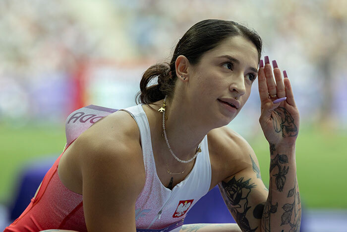 “What Happened There?“: Fans Baffled Over Polish Olympian’s Pre-Race Gesture “What Happened There?“: Fans Baffled Over Polish Olympian’s Pre-Race Gesture