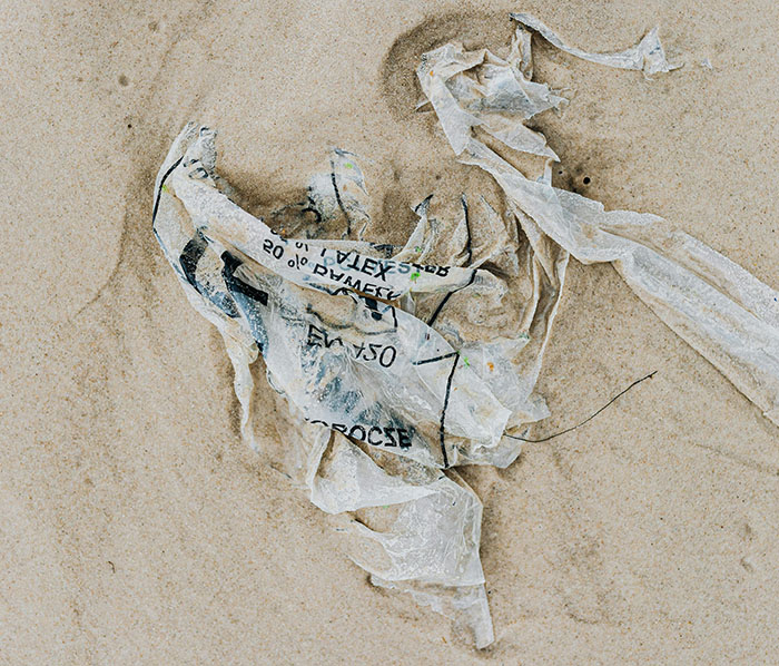 Startup Goes Viral Online After Creating A Near-Perfect Plastic Bag Alternative Made From Corn Waste Startup Goes Viral Online After Creating A Near-Perfect Plastic Bag Alternative Made From Corn Waste