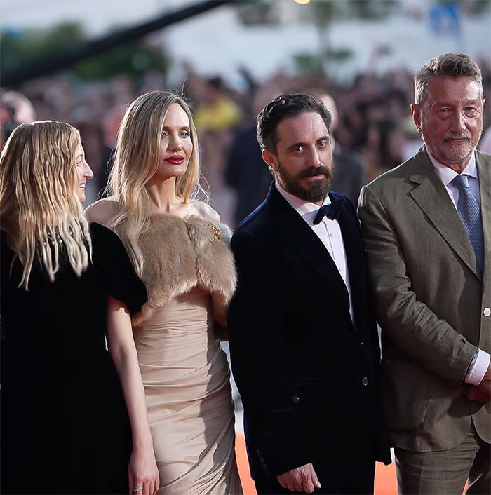 People Praise Angelina Jolie For 8 Minutes In Venice, Leaving The “Maria” Actress In Tears People Praise Angelina Jolie For 8 Minutes In Venice, Leaving The “Maria” Actress In Tears