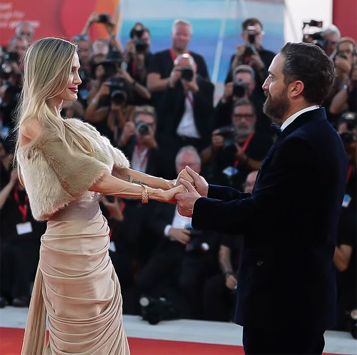 People Praise Angelina Jolie For 8 Minutes In Venice, Leaving The “Maria” Actress In Tears People Praise Angelina Jolie For 8 Minutes In Venice, Leaving The “Maria” Actress In Tears