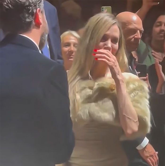 People Praise Angelina Jolie For 8 Minutes In Venice, Leaving The “Maria” Actress In Tears People Praise Angelina Jolie For 8 Minutes In Venice, Leaving The “Maria” Actress In Tears
