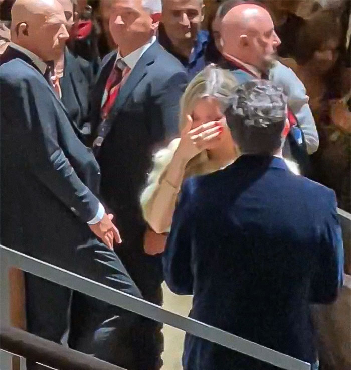 People Praise Angelina Jolie For 8 Minutes In Venice, Leaving The “Maria” Actress In Tears People Praise Angelina Jolie For 8 Minutes In Venice, Leaving The “Maria” Actress In Tears