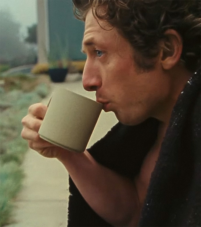 “Offensively Hot” Calvin Klein Underwear Campaign Features Jeremy Allen White Wet By The Pool “Offensively Hot” Calvin Klein Underwear Campaign Features Jeremy Allen White Wet By The Pool