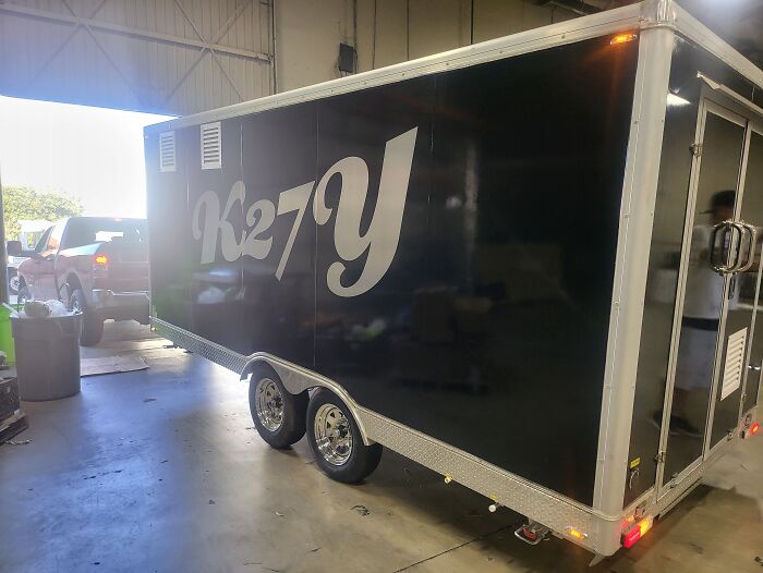Burger King Hero Who Received Mediocre Goodie Bag After 27 Years Of Service Starts New Food Truck Burger King Hero Who Received Mediocre Goodie Bag After 27 Years Of Service Starts New Food Truck
