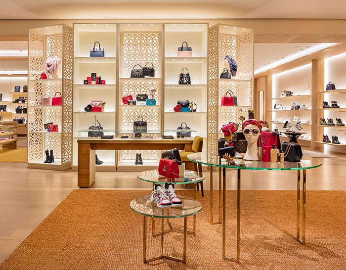 Woman’s Brutal Prank On “Rude” Louis Vuitton Staff Hailed As “Revenge Of The Year” Online Woman’s Brutal Prank On “Rude” Louis Vuitton Staff Hailed As “Revenge Of The Year” Online