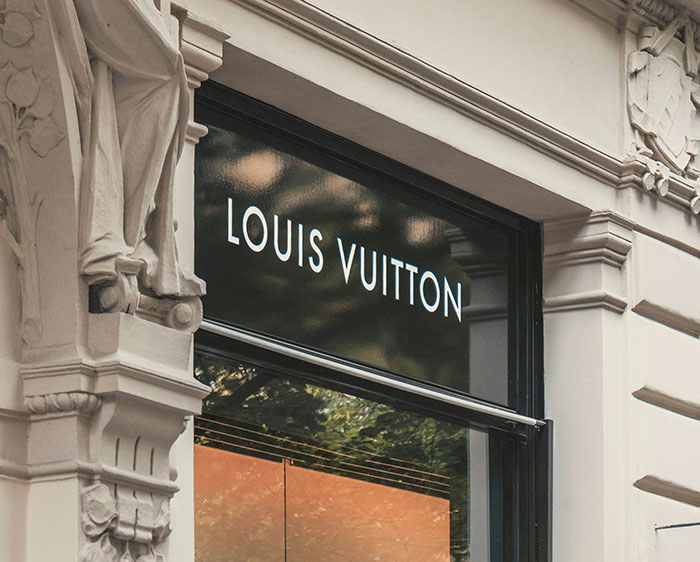 Woman’s Brutal Prank On “Rude” Louis Vuitton Staff Hailed As “Revenge Of The Year” Online Woman’s Brutal Prank On “Rude” Louis Vuitton Staff Hailed As “Revenge Of The Year” Online