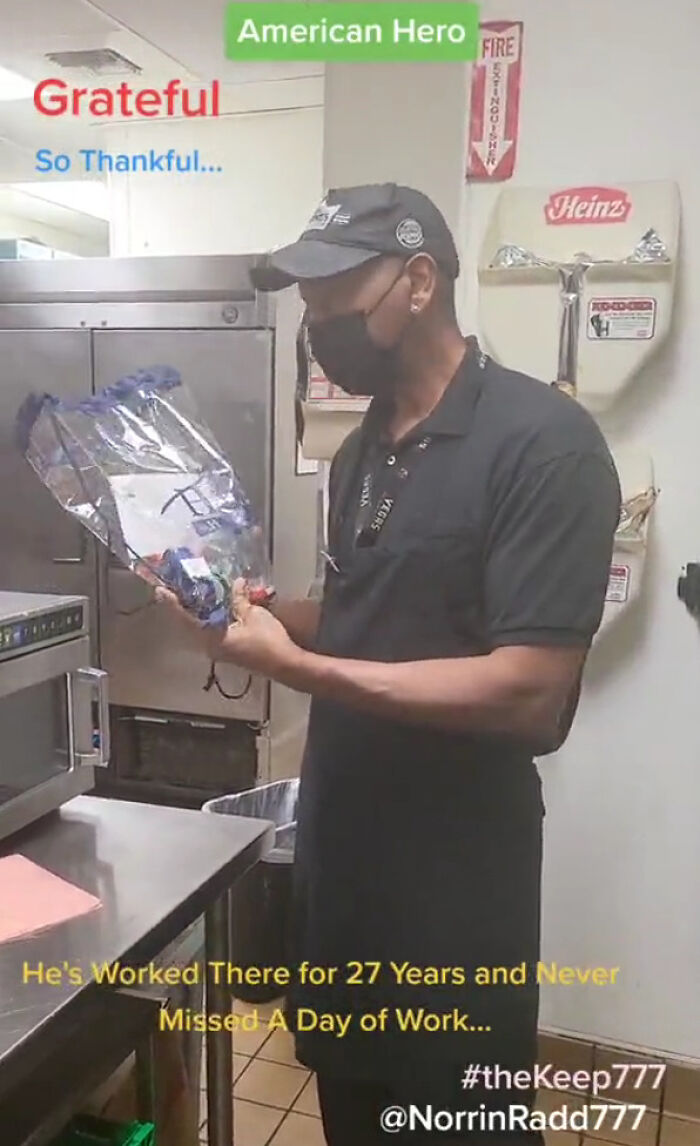 Burger King Hero Who Received Mediocre Goodie Bag After 27 Years Of Service Starts New Food Truck Burger King Hero Who Received Mediocre Goodie Bag After 27 Years Of Service Starts New Food Truck