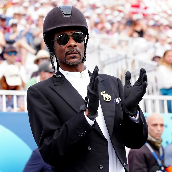 Snoop Dogg Steals The Show By Feeding Horses And Dancing With Them At Paris Olympics Snoop Dogg Steals The Show By Feeding Horses And Dancing With Them At Paris Olympics