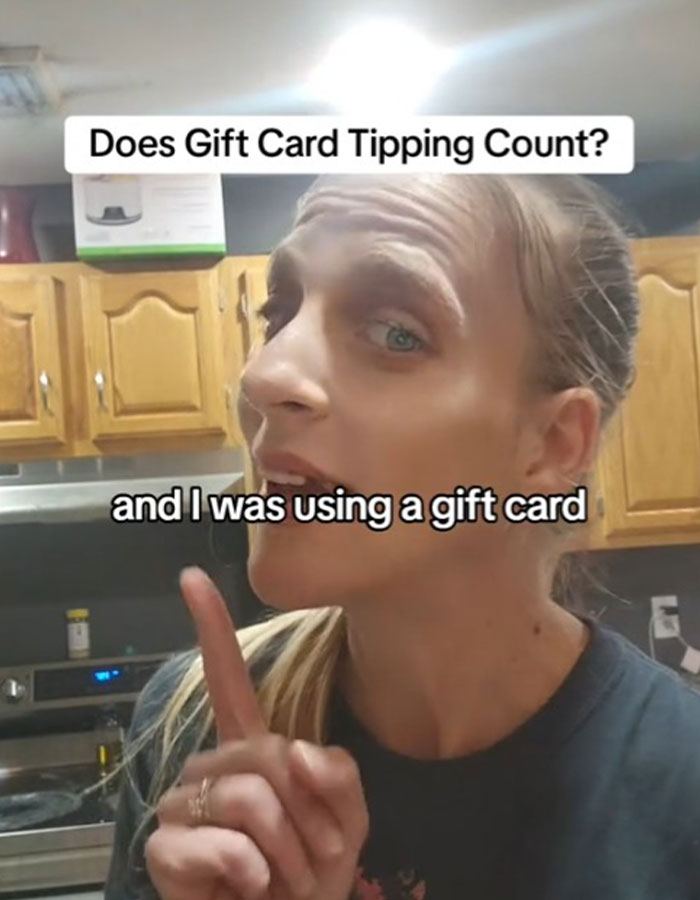 “Tipping Is Out Of Control”: Waitress Rejects 35% Gift Card Tip, Leaving Customer Confused “Tipping Is Out Of Control”: Waitress Rejects 35% Gift Card Tip, Leaving Customer Confused