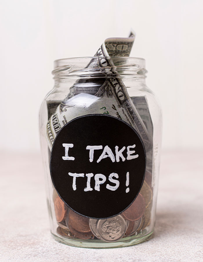 “Tipping Is Out Of Control”: Waitress Rejects 35% Gift Card Tip, Leaving Customer Confused “Tipping Is Out Of Control”: Waitress Rejects 35% Gift Card Tip, Leaving Customer Confused