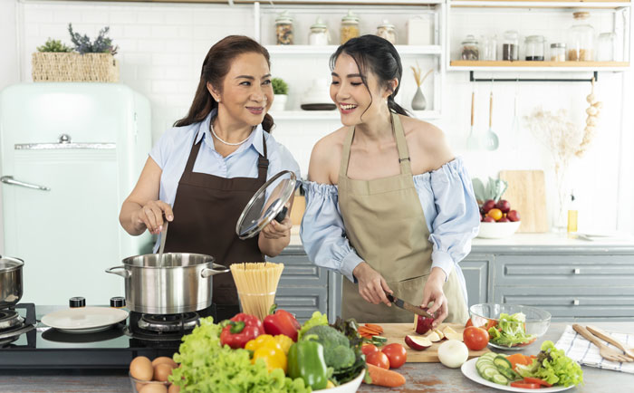 Man’s Family Jealous Of Wife's Cooking, Cause Fuss When She Hangs With Guys Instead Of Cooking Man’s Family Jealous Of Wife's Cooking, Cause Fuss When She Hangs With Guys Instead Of Cooking
