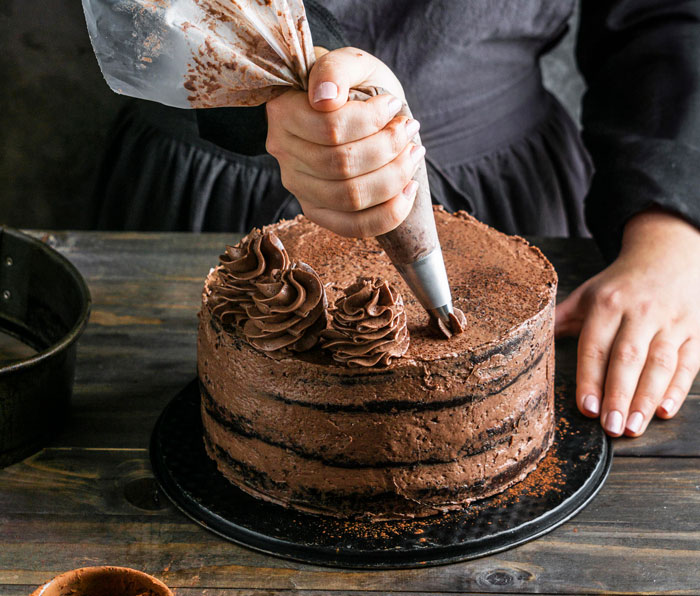 TikToker Snags Over 13M Views After Her Live Cake Decoration Gets Corrected By The Watching Client TikToker Snags Over 13M Views After Her Live Cake Decoration Gets Corrected By The Watching Client