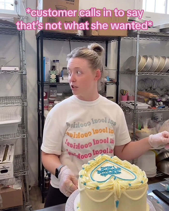 TikToker Snags Over 13M Views After Her Live Cake Decoration Gets Corrected By The Watching Client TikToker Snags Over 13M Views After Her Live Cake Decoration Gets Corrected By The Watching Client