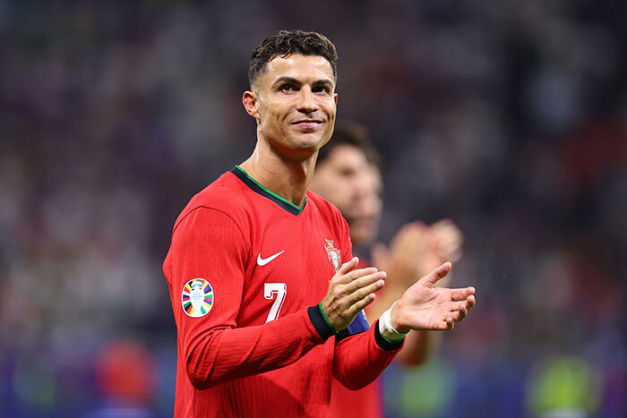 Cristiano Ronaldo Smashes YouTube Record By Hitting 20 Million Subscribers In 24 Hours Cristiano Ronaldo Smashes YouTube Record By Hitting 20 Million Subscribers In 24 Hours